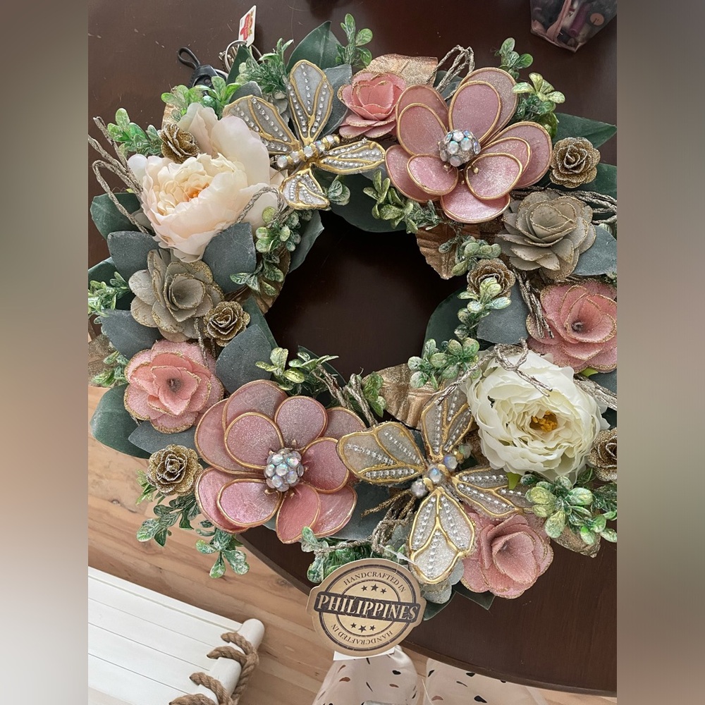 Beautiful indoor wreath perfect for a little girls room, sunroom or bedroom💗